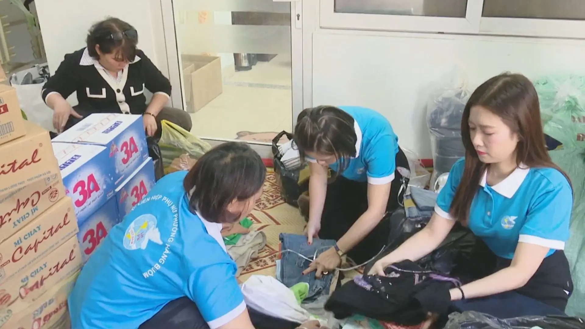 Hà Nội sẻ chia cùng đồng bào vùng lũ